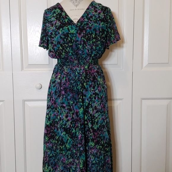 Lane Bryant Dresses & Skirts - Lane Bryant Flutter Sleeve Dress Size 18